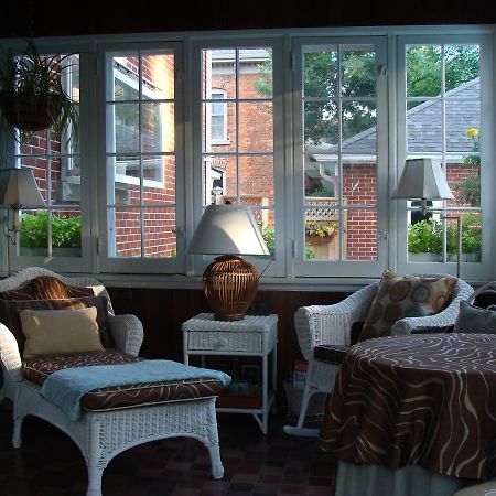 Robinsong Bed & Breakfast Thorold ภายนอก รูปภาพ