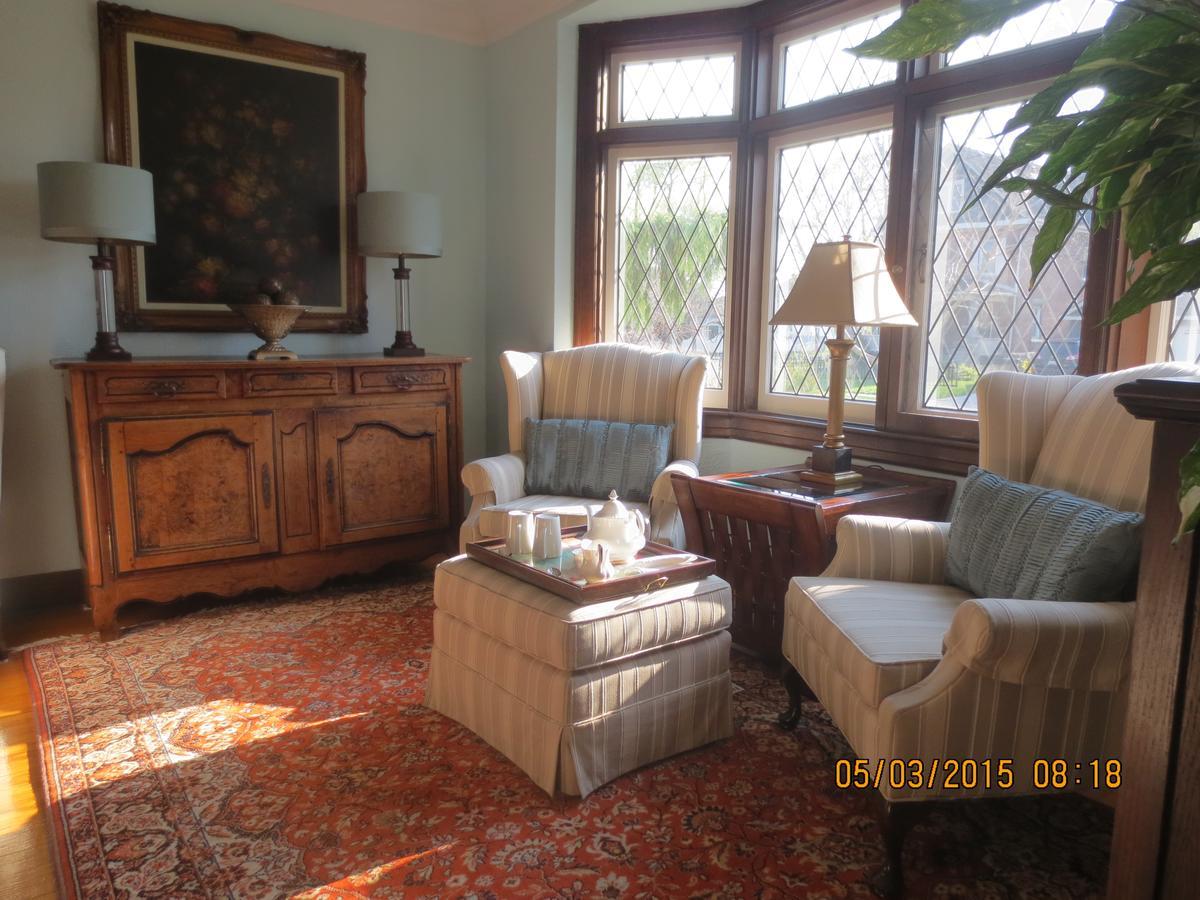 Robinsong Bed & Breakfast Thorold ภายนอก รูปภาพ