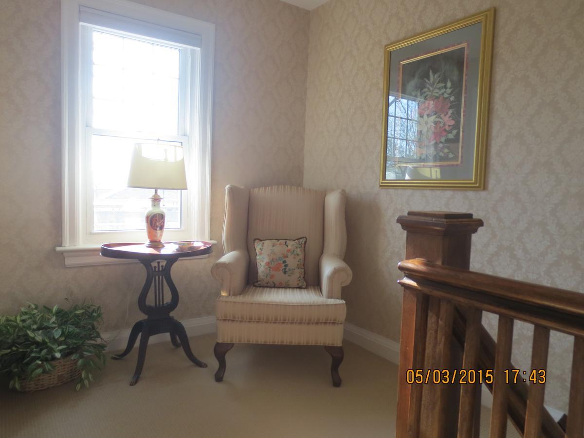 Robinsong Bed & Breakfast Thorold ภายนอก รูปภาพ