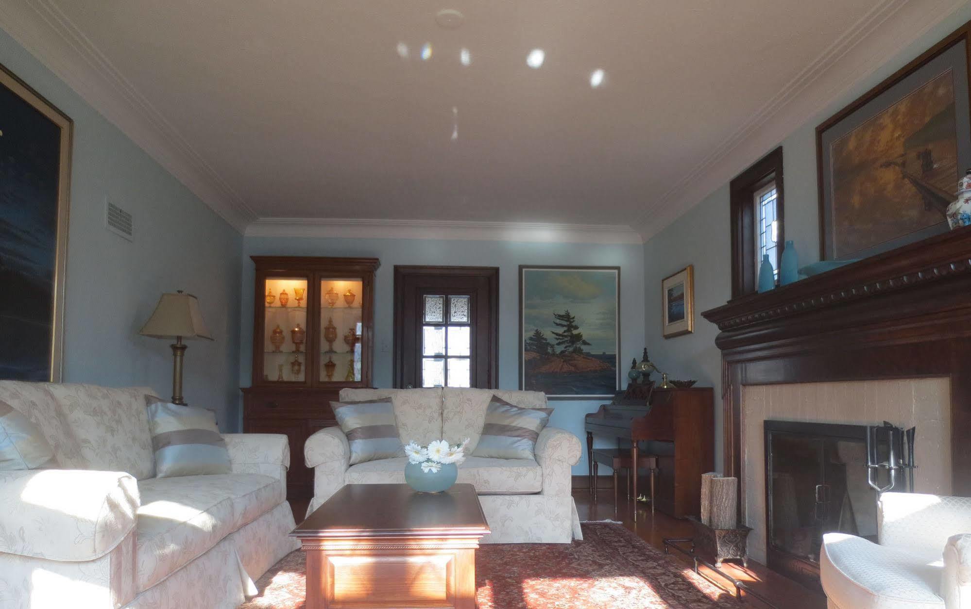 Robinsong Bed & Breakfast Thorold ภายนอก รูปภาพ