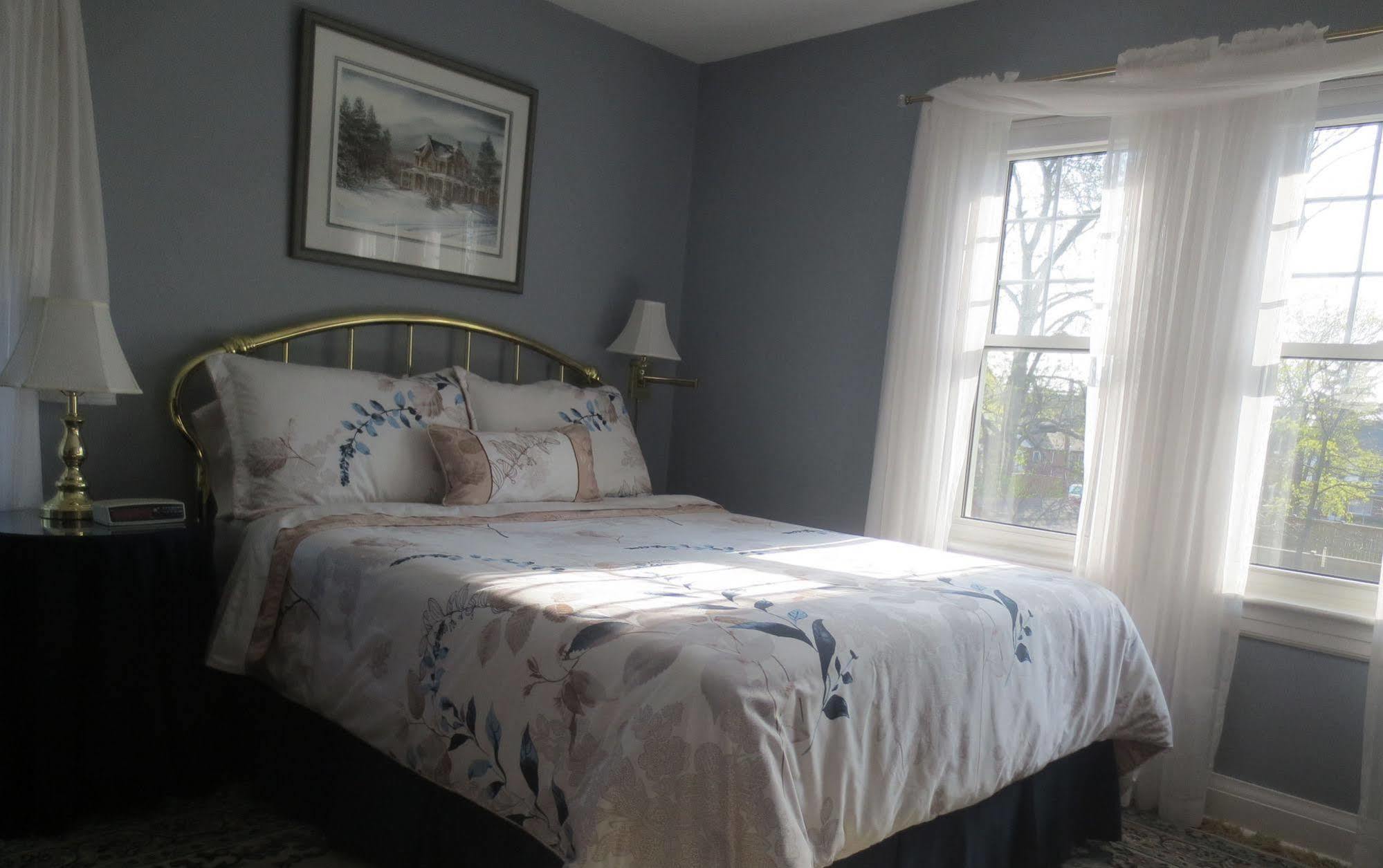 Robinsong Bed & Breakfast Thorold ภายนอก รูปภาพ